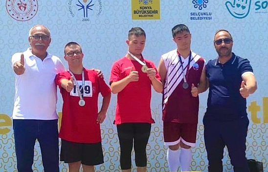 Elazığlı özel sporcu Ömer Aydemir'den Türkiye üçüncülüğü