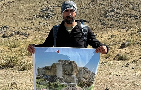 Elazığlı sporcudan Ağrı Dağı'nda 30 Ağustos Zafer Bayramı tırmanışı