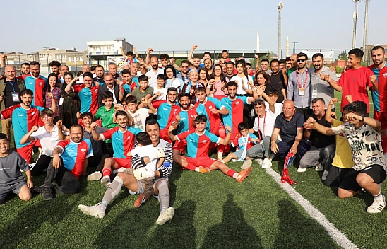 Elazığlı teknik adamın takımı şampiyon oldu