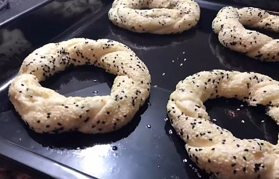 Elazığlı ustalar bu şekilde yapıyor! Bilinen simitlerden çok farklı… 20 yıllık usta işin sırrını paylaştı