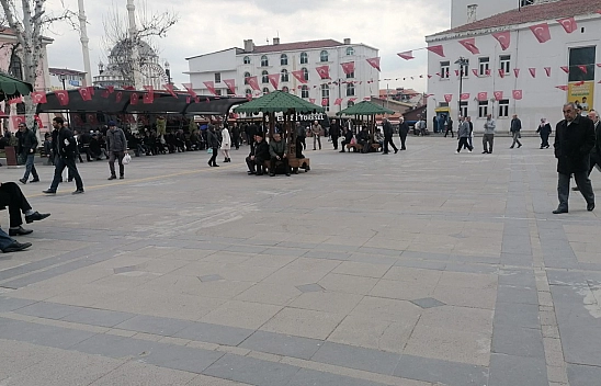 Elazığlılar güneşli kış gününün tadını çıkarıyor