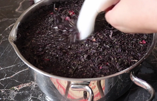 Elazığlılar market içeceklerini unutun! Osmanlı'dan gelen bu şerbeti duyan denemek istiyor