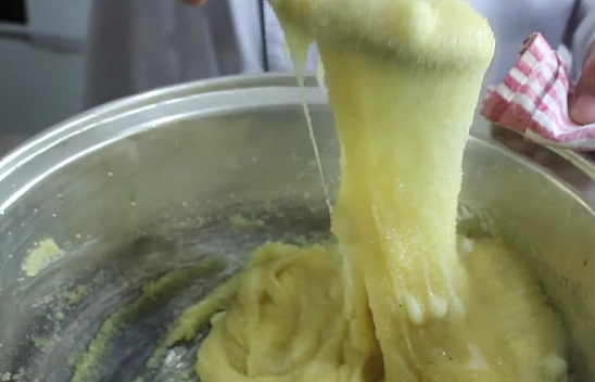 Elazığlılar peynir helvasının tarifini sır gibi saklıyor! Tadına doyum olmuyor