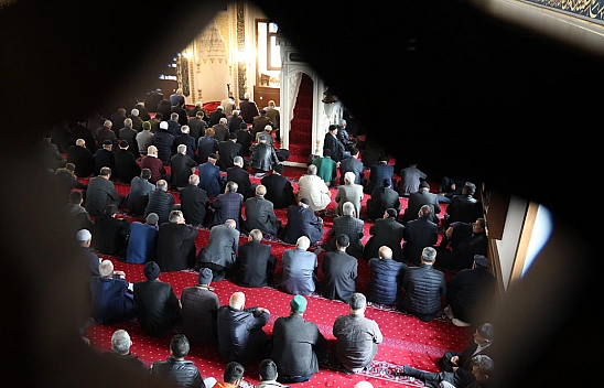 Elazığlılar Ramazan'ın İlk Cumasında Camileri Doldurdu