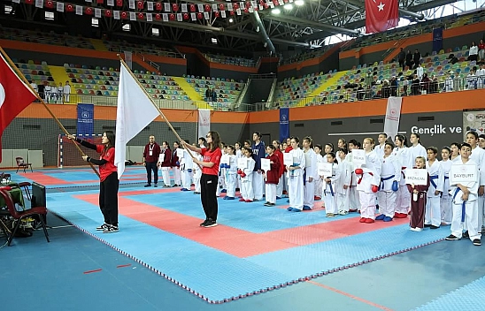Elazığlılardan Diyarbakır'da karate rüzgârı