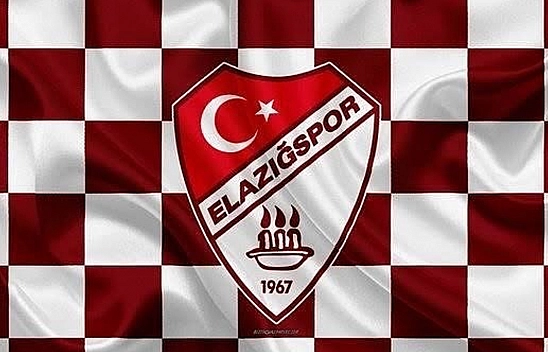 Elazığspor'dan festivale katılan sanatçılara forma takdimi