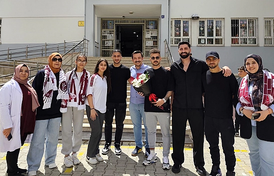 Elazığspor'dan Kaya Karakaya Ortaokulu'na Anlamlı Ziyaret
