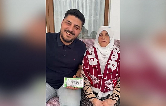Elazığspor taraftarı Muhsine nine'den taraftarlara jest: 350 bilet dağıtacak