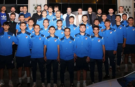 Elazığspor yönetiminden U19 takımına yemek daveti