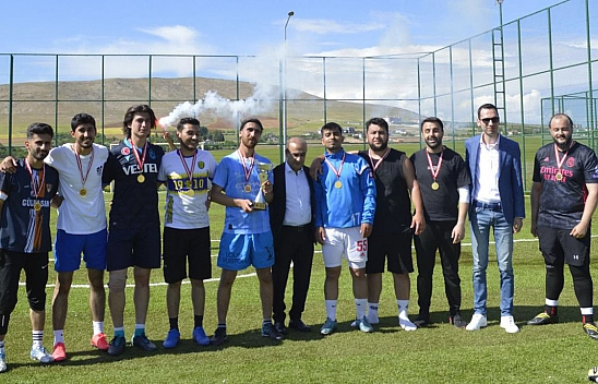 Elazığsporlu Futbolcular, Fırat Üniversitesi'nde Coşkuyla Karşılandı