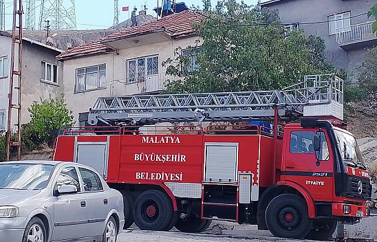 Emekli öğretmen evinde ölü bulundu