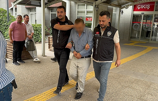 Eşini 5 yerinden bıçaklayarak öldürdü