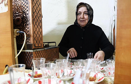 Elazığ'da 64 Yaşındaki Kadının Görenleri Gururlandıran Hikayesi