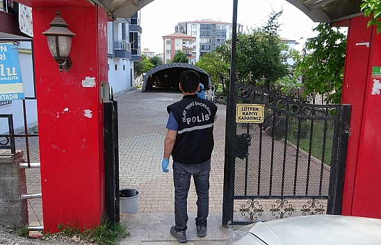 Evinde Ölü Bulundu