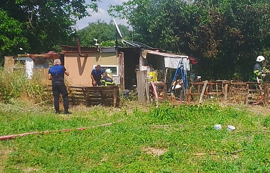 Evinin bahçesindeki baygın bulunan kişi hayatını kaybetti