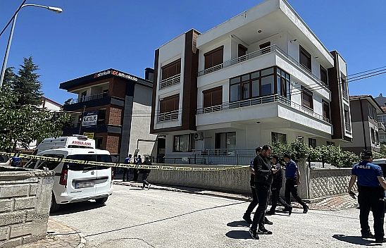 Evlat dehşeti! Tartıştığı anne ve babasını bıçaklayarak öldürdü