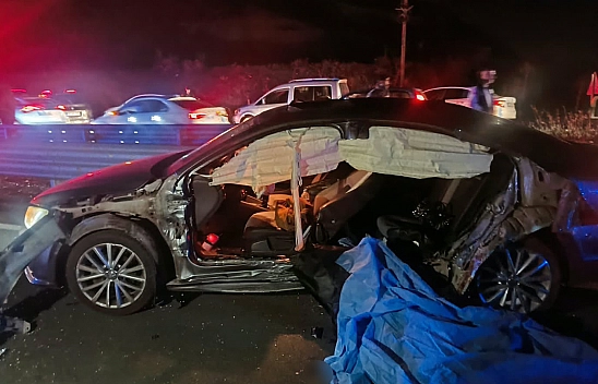 Feci kaza: otomobil bariyere çarptı, 2 ölü 2 yaralı