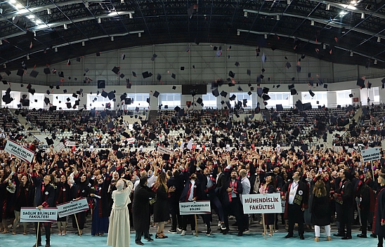 Fırat Üniversitesi Binlerce Öğrencisini Coşkuyla Mezun Etti