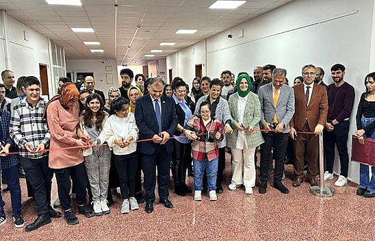 Fırat Üniversitesi'nde 3 Aralık Dünya Engelliler Günü Münasebetiyle El İşi Sergisi Açıldı