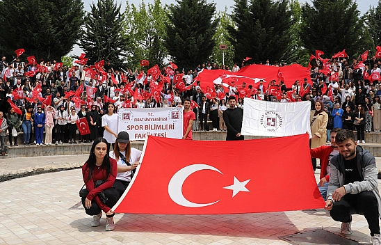 Fırat Üniversitesi'nde Görkemli Gençlik Yürüyüşü
