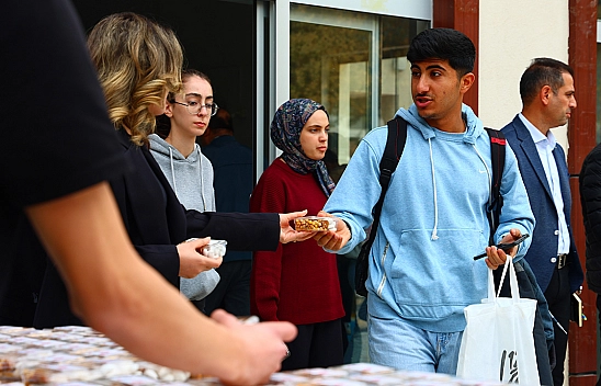 Fırat Üniversitesi'nde öğrencilere Elazığ'ın yöresel lezzetleri ikram edildi