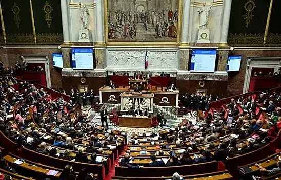 Fransa'da hükümet düştü!