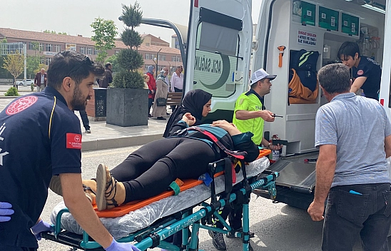 Gazi Caddesi'nde Bir Kadına Motosiklet Çarptı