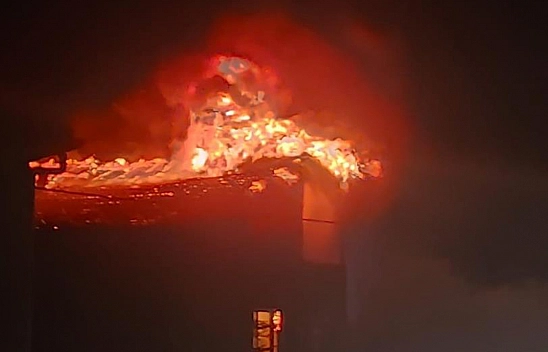 Geceyi Alevler Aydınlattı: 2 Katlı Ev Küle Döndü!