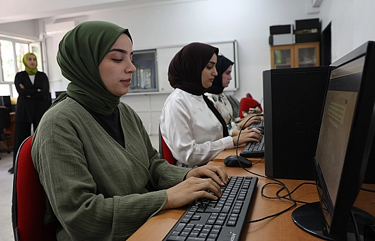 Geleceğin Katipleri Klavye Kursunda Hayallerine Hazırlanıyor