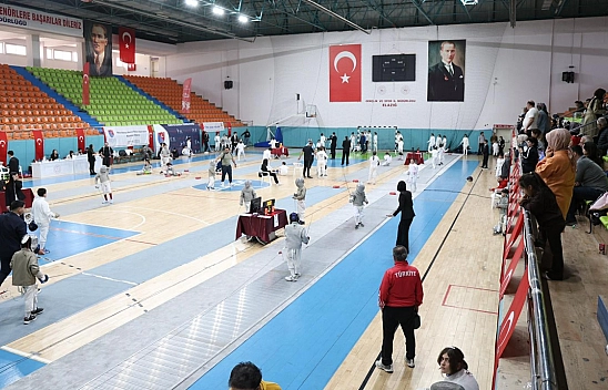Genç eskrimciler Elazığ'da buluştu
