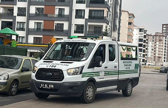 Genç kız çatı katında ölü bulundu