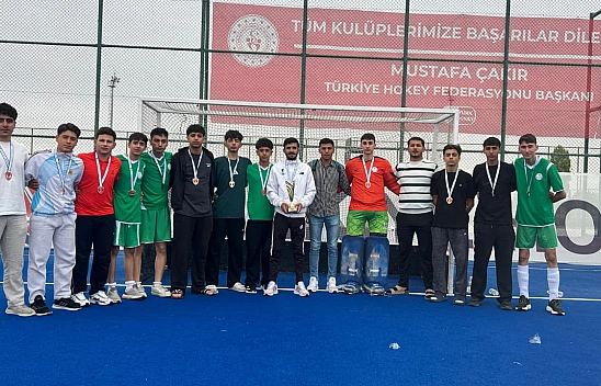 Gençlik ve Spor Kulübü Hokey Takımı Play Off'ta üçüncü
