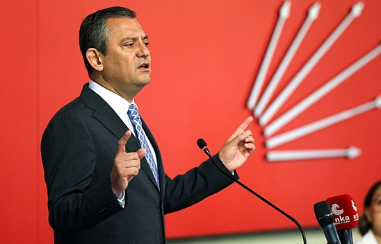 'Genel başkan konuşuyor, dinlesene!'