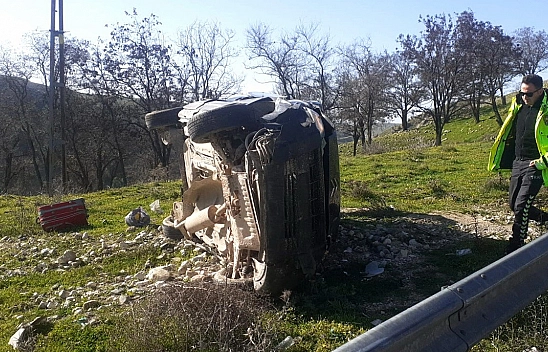 Hafif Ticari Araç Takla Attı: 7 Yaralı