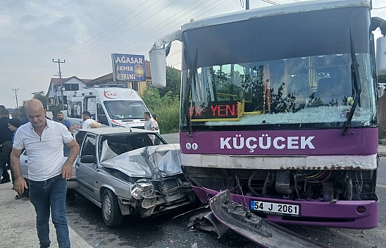 Halk otobüsü ile otomobil çarpıştı: 6 yaralı