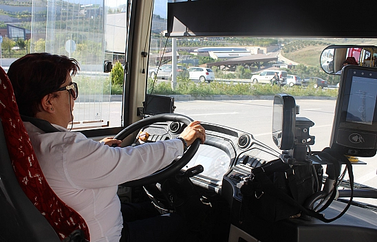 Hayali Olan Koltuğa Kavuşan Enkaz Kentin Tek Kadın Otobüs Şoförü, 8 Yıldır Mesleğini Severek Yapıyor