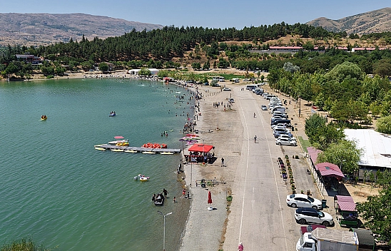 Hazar Gölü'nde tatil yoğunluğu