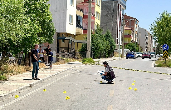 Husumetli Şahıslar Arasında Silahlı Kavga!