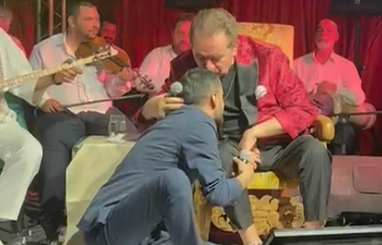 İbrahim Tatlıses'ten Elazığlı hemşehrimize övgü dolu sözler