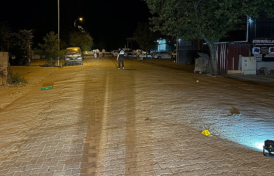 İki esnaf arasındaki tartışma silahlı kavgaya dönüştü: 13 yaralı