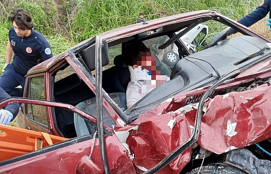 İki Otomobil Çarpıştı, Biri Dereye Uçtu: 5'i Ağır 8 Yaralı