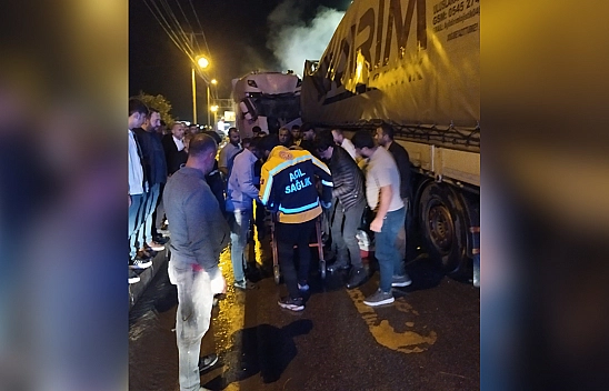 İki tır kafa kafaya çarpıştı: 2 yaralı
