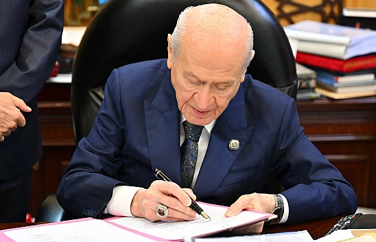 İlk imza Bahçeli'den