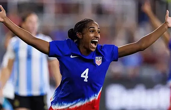 Kadın futbolcuya verilen rakam dudak uçuklattı