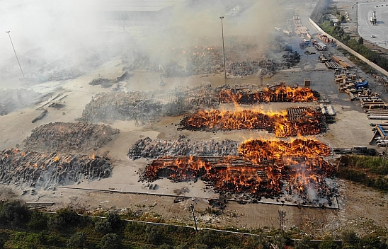 Kağıt Fabrikası'ndaki Yangın 16 Saattir Devam Ediyor