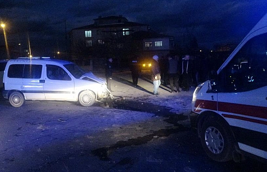 Kamyonet Yayaların Arasına Daldı!