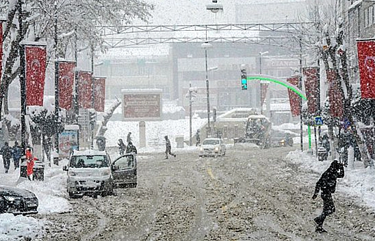Kar, Malatya'da can aldı!