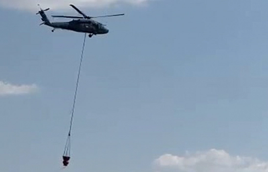Karakoçan'da ormanlık alana sıçrayan yangına havadan müdahale