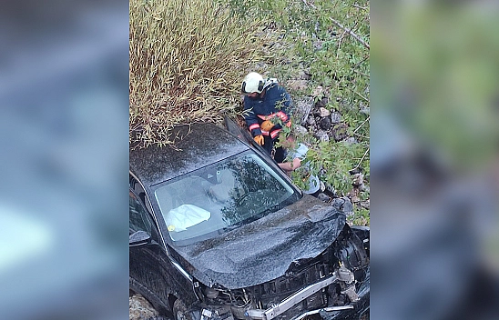 Karakoçan'da otomobil şarampole yuvarlandı: 1 yaralı