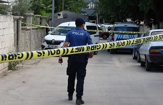 Karısını Öldürüp Cesedini Torbaya Koyarak Bahçeye Attı